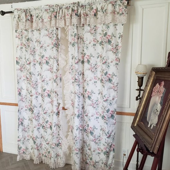 Vtg Priscilla Curtains Antique Rose Lace 84W x 87L - Picture 4 of 10